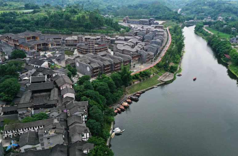 逃离大犀牛出没地